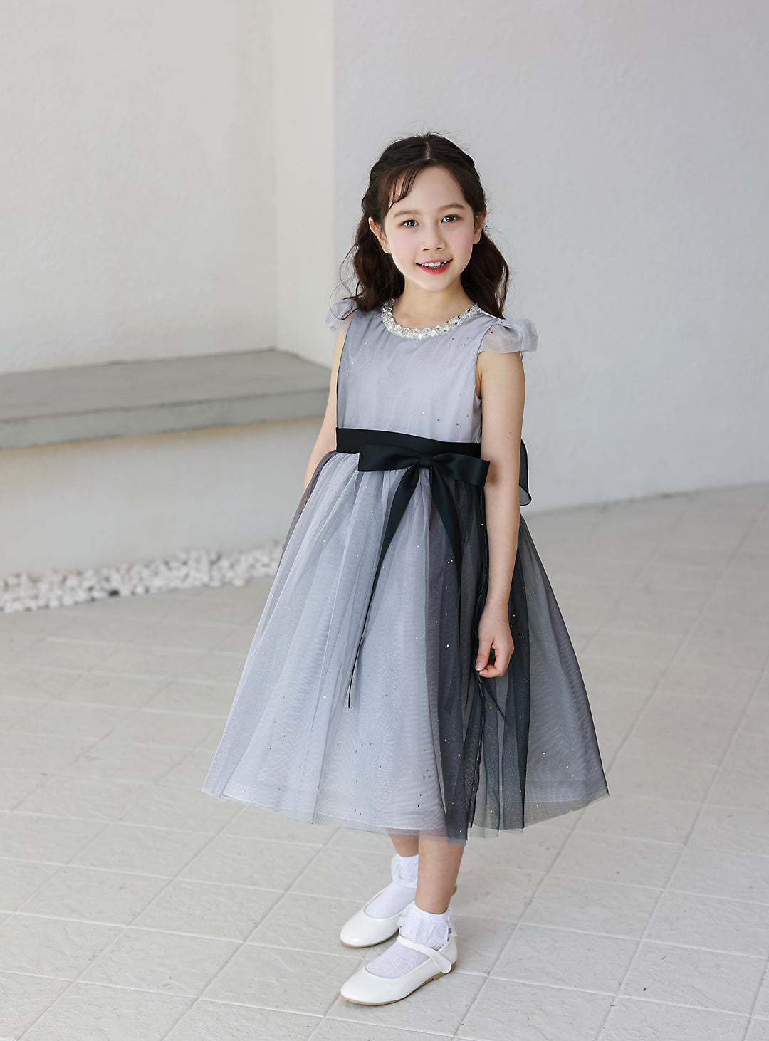 子供ドレス発表会・結婚式・おしゃれなDRESCCOのグラデーショングレービジューストーンドレスの画像1の画像4