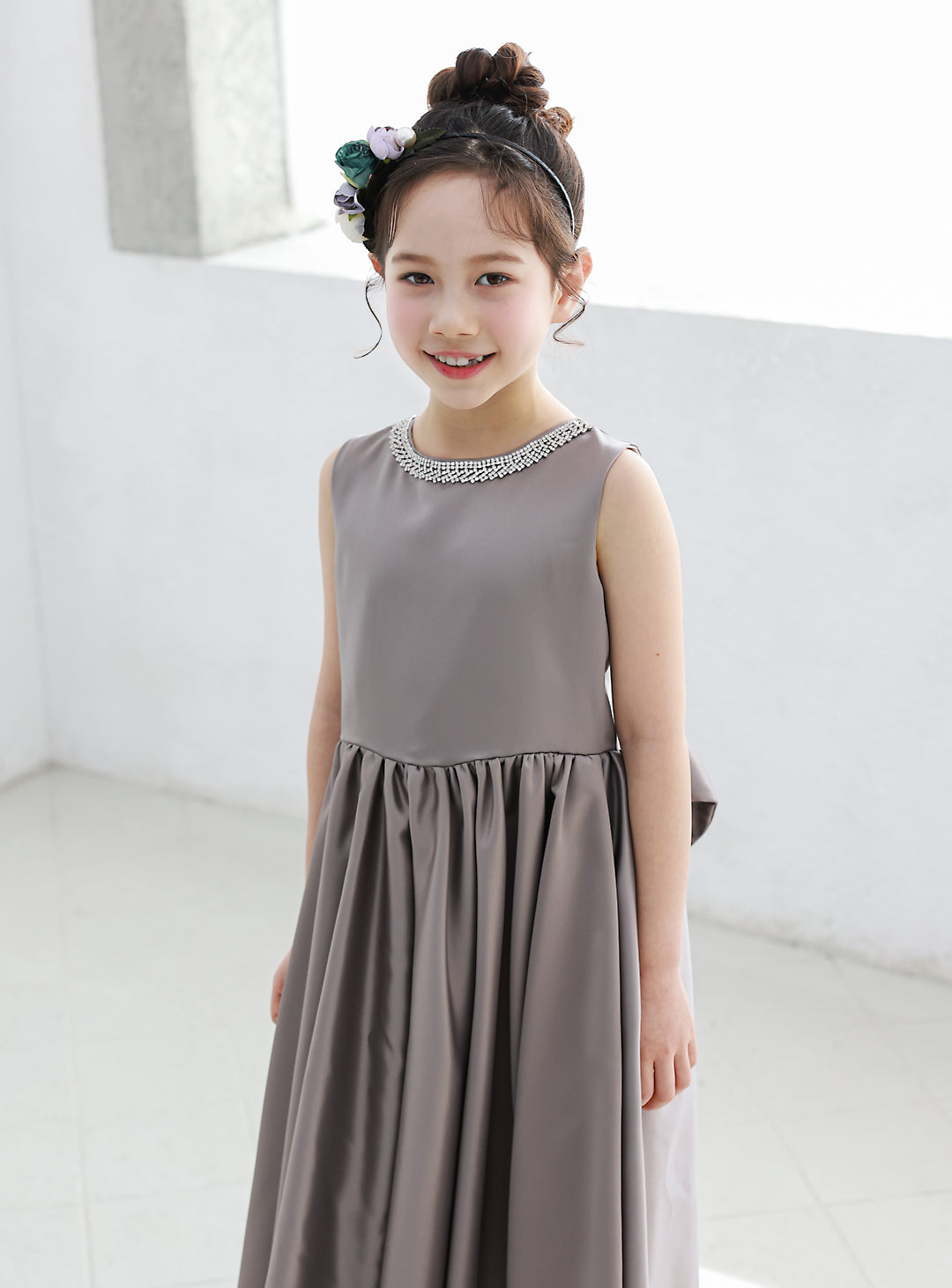 子供ドレス発表会・結婚式・おしゃれなDRESCCOのアイリスビジューネックレスゴールドグレードレスの画像7