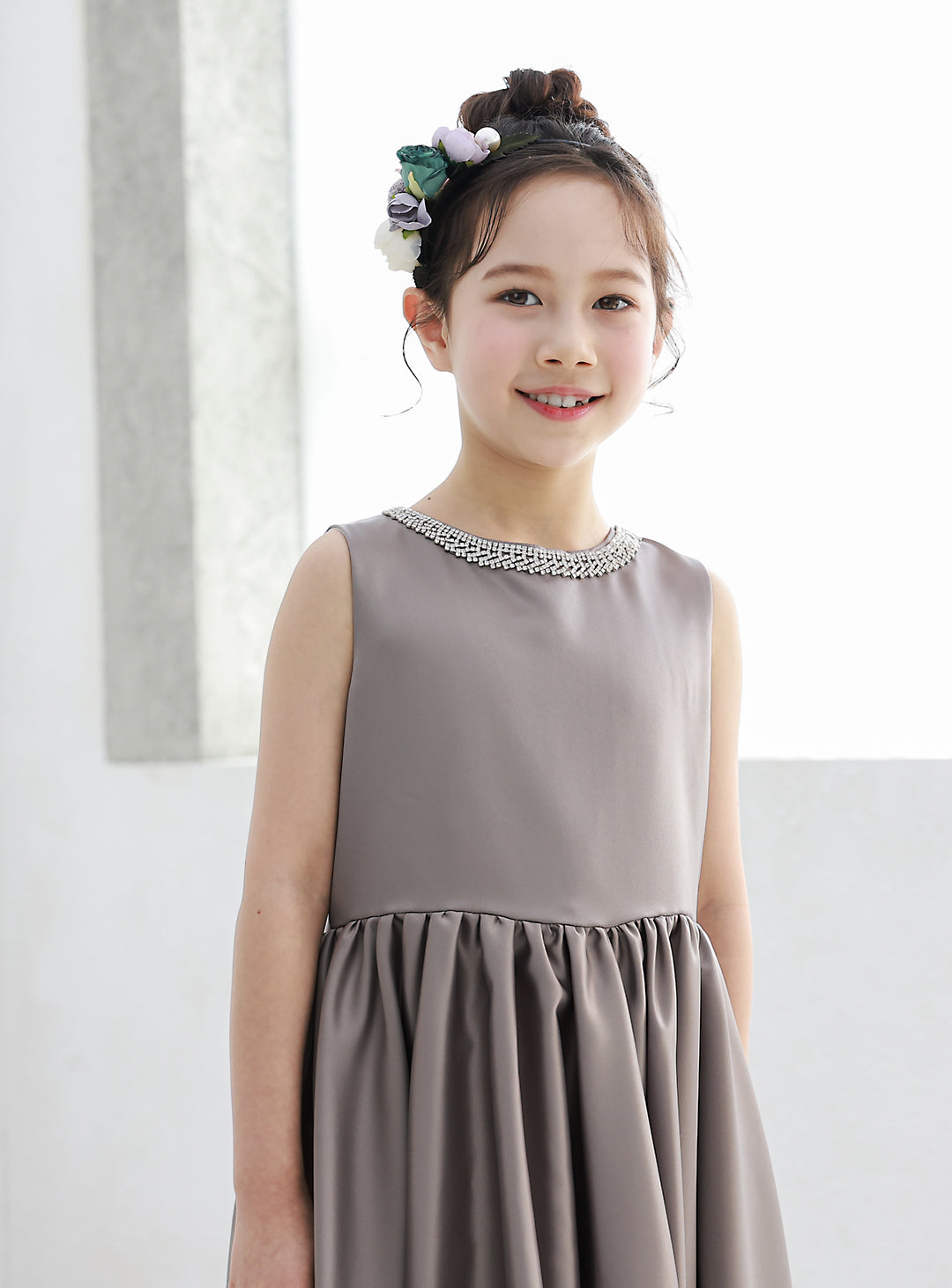 子供ドレス発表会・結婚式・おしゃれなDRESCCOのアイリスビジューネックレスゴールドグレードレスの画像8