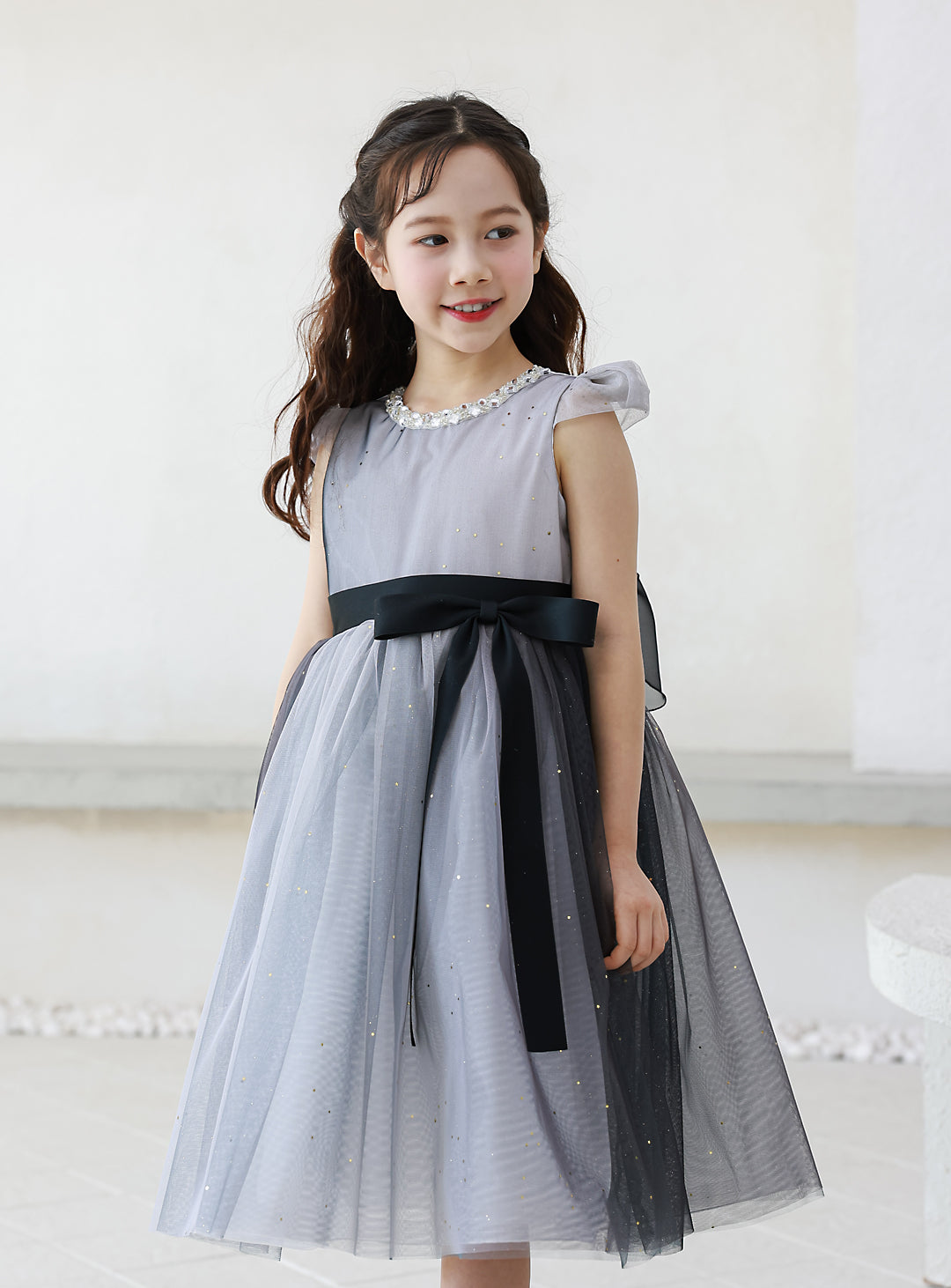 子供ドレス発表会・結婚式・おしゃれなDRESCCOのグラデーショングレービジューストーンドレスの画像1の画像8