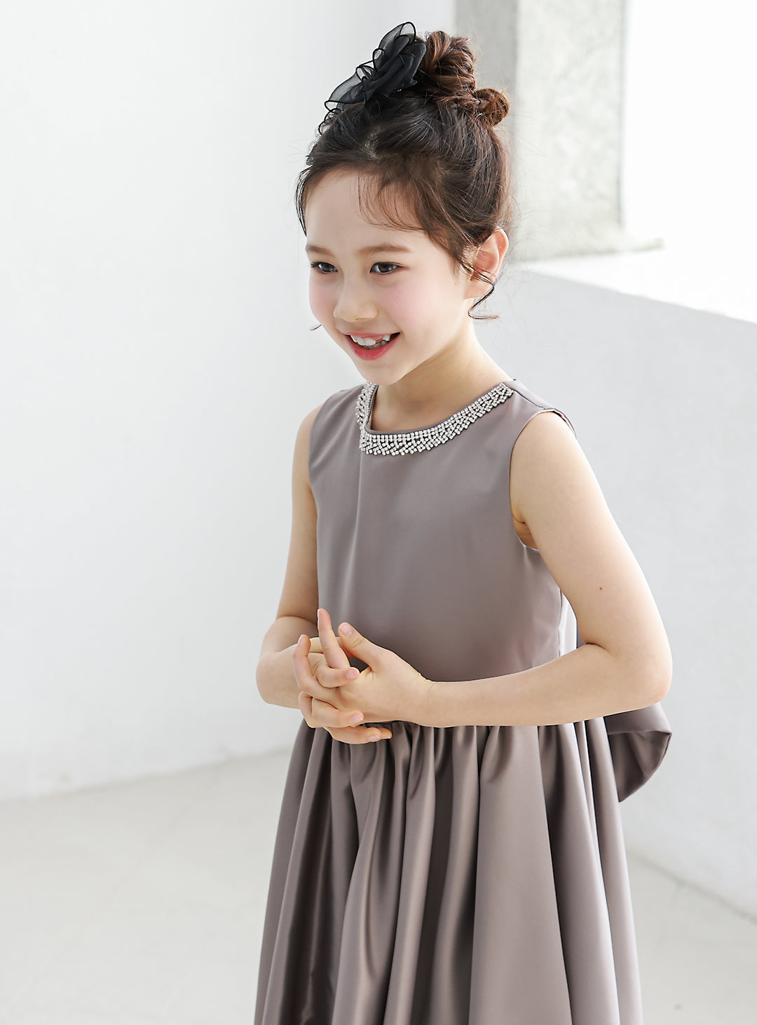 子供ドレス発表会・結婚式・おしゃれなDRESCCOのアイリスビジューネックレスゴールドグレードレスの画像9
