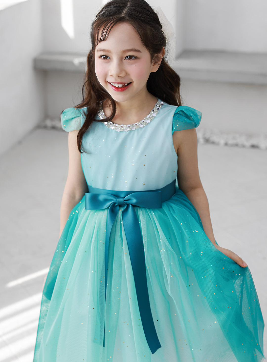 子供ドレス発表会・結婚式・おしゃれなDRESCCOのピーコックブルービジューストーンドレスの画像1の画像10