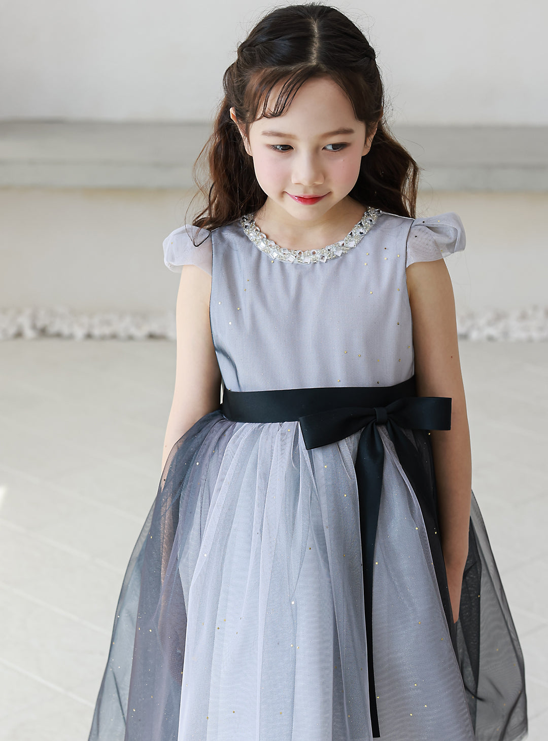 子供ドレス発表会・結婚式・おしゃれなDRESCCOのグラデーショングレービジューストーンドレスの画像1の画像11