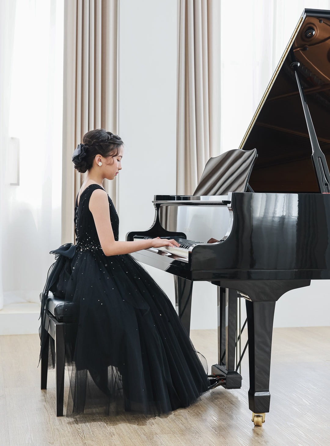 ブラックスワンジュエリーチュールドレス