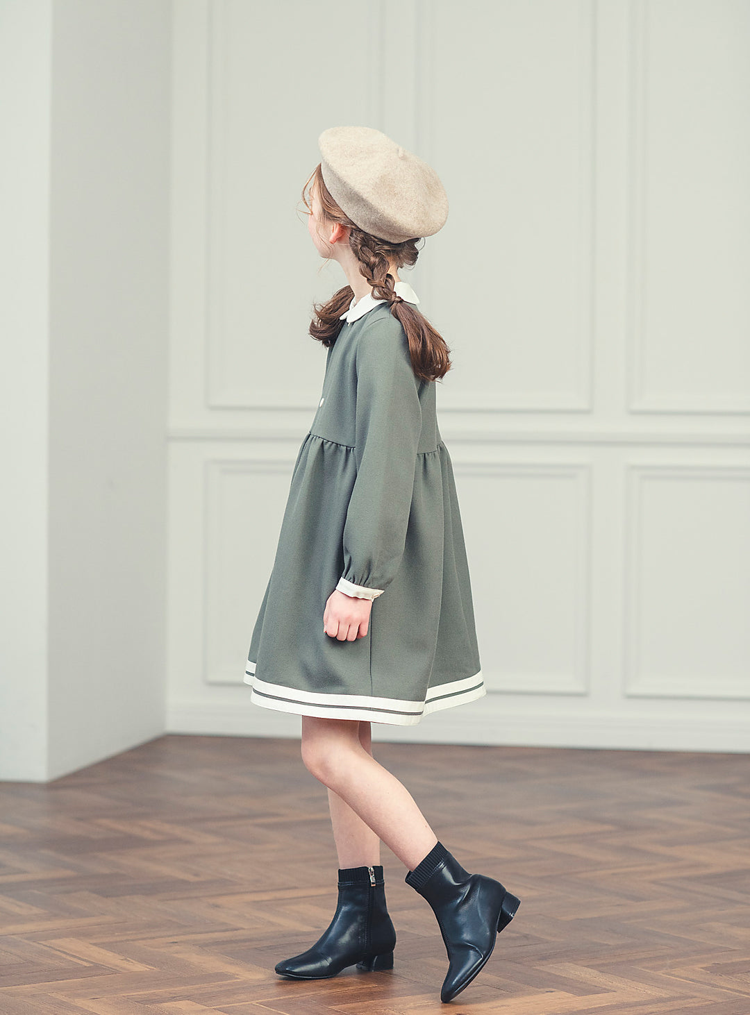 K9090 - カーキ×ホワイト配色長袖ワンピース