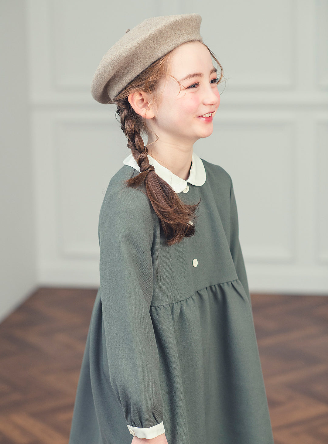 K9090 - カーキ×ホワイト配色長袖ワンピース