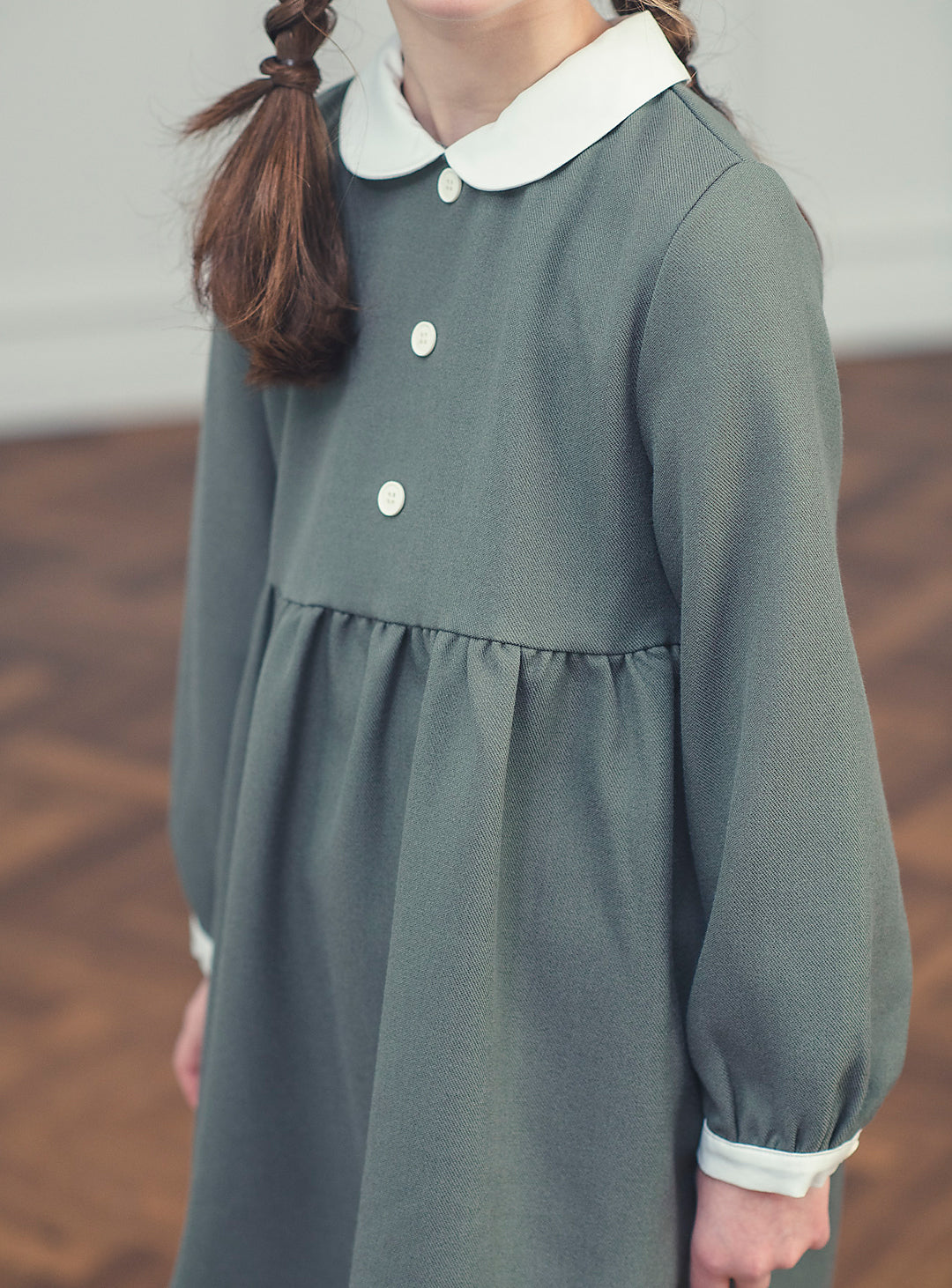 K9090 - カーキ×ホワイト配色長袖ワンピース