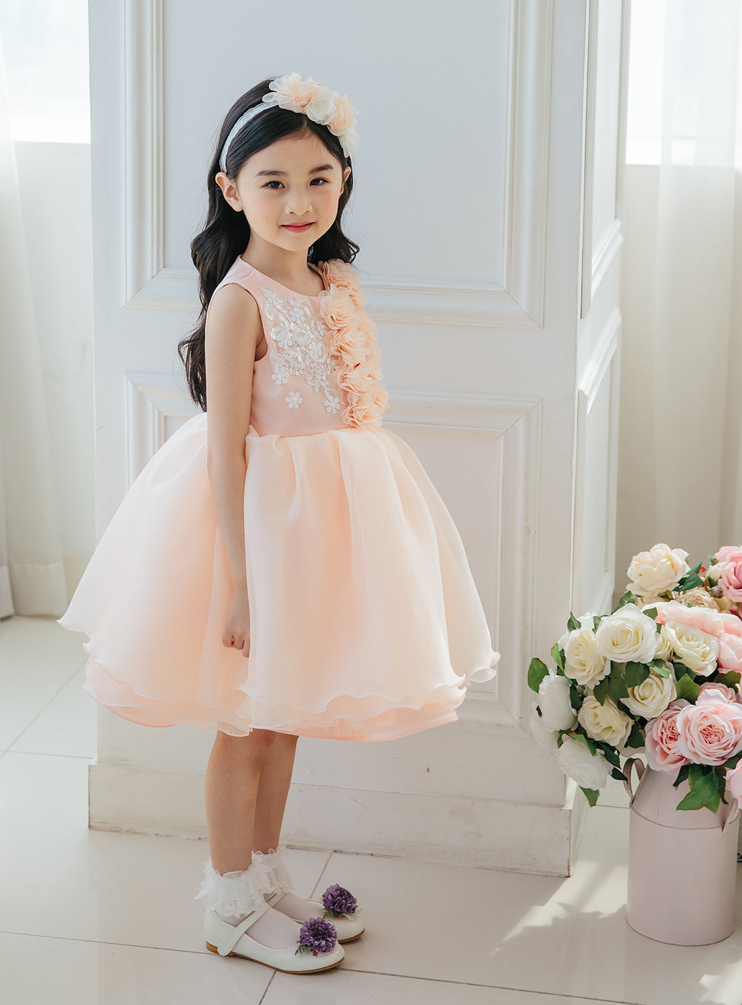 子供ドレス発表会・結婚式・おしゃれなDRESCCOのフラワーモチーフオフホワイトドレスの画像7