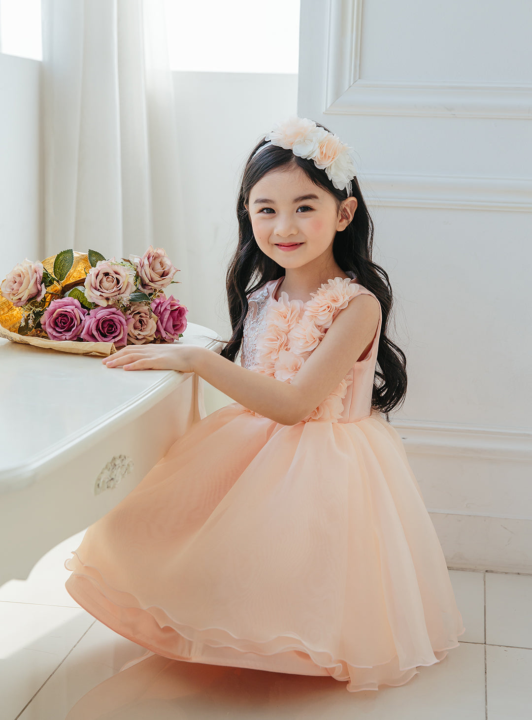 子供ドレス発表会・結婚式・おしゃれなDRESCCOのフラワーモチーフオフホワイトドレスの画像10