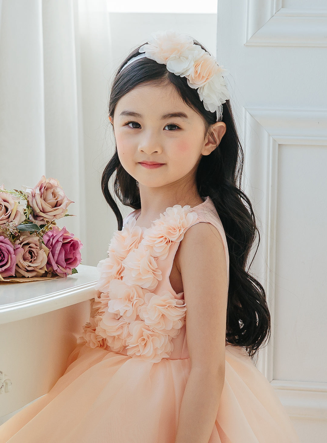 子供ドレス発表会・結婚式・おしゃれなDRESCCOのフラワーモチーフオフホワイトドレスの画像13