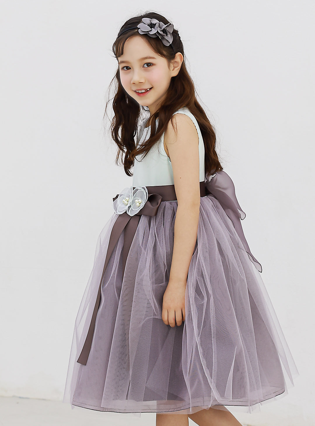 子供ドレス発表会・結婚式・おしゃれなDRESCCOのミント×チャコールグレーフラワーコサージュドレスの画像1の画像7