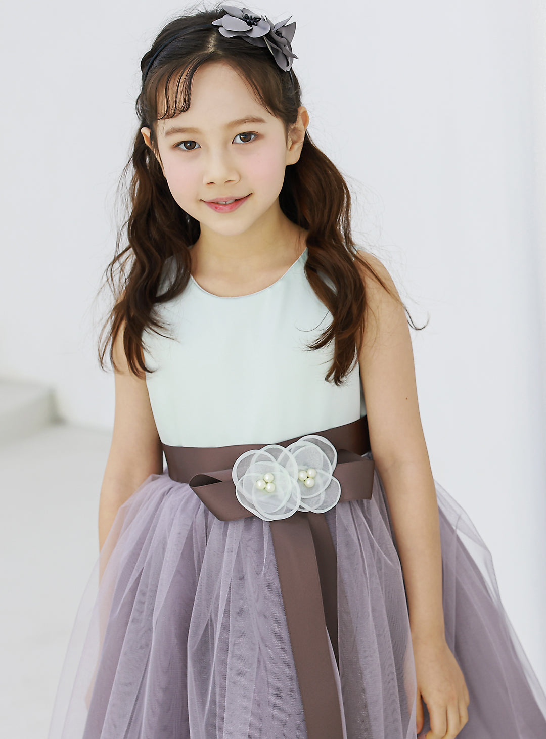 子供ドレス発表会・結婚式・おしゃれなDRESCCOのミント×チャコールグレーフラワーコサージュドレスの画像1の画像10