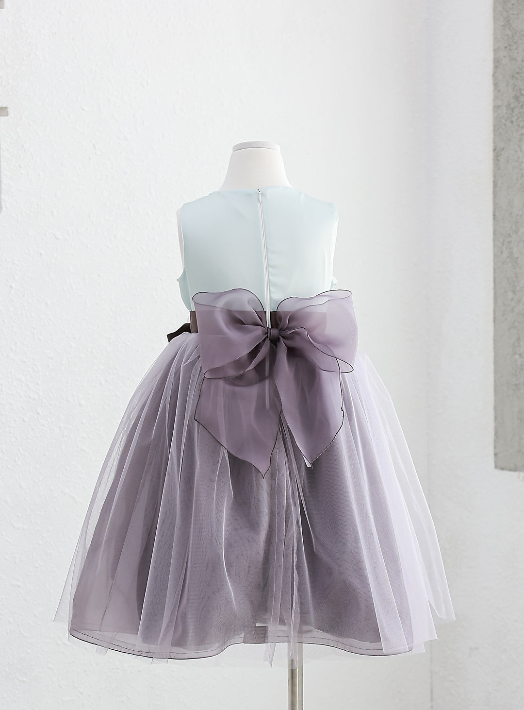 子供ドレス発表会・結婚式・おしゃれなDRESCCOのミント×チャコールグレーフラワーコサージュドレスの画像1の画像17