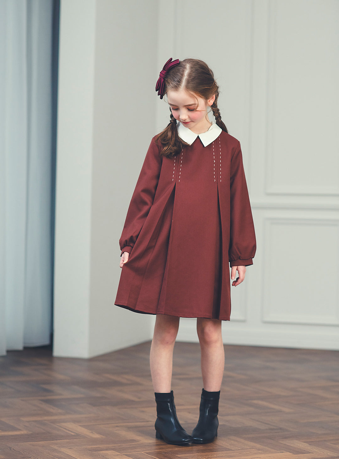 K10005 - バイカラーステッチブラウンレッドプリーツワンピース