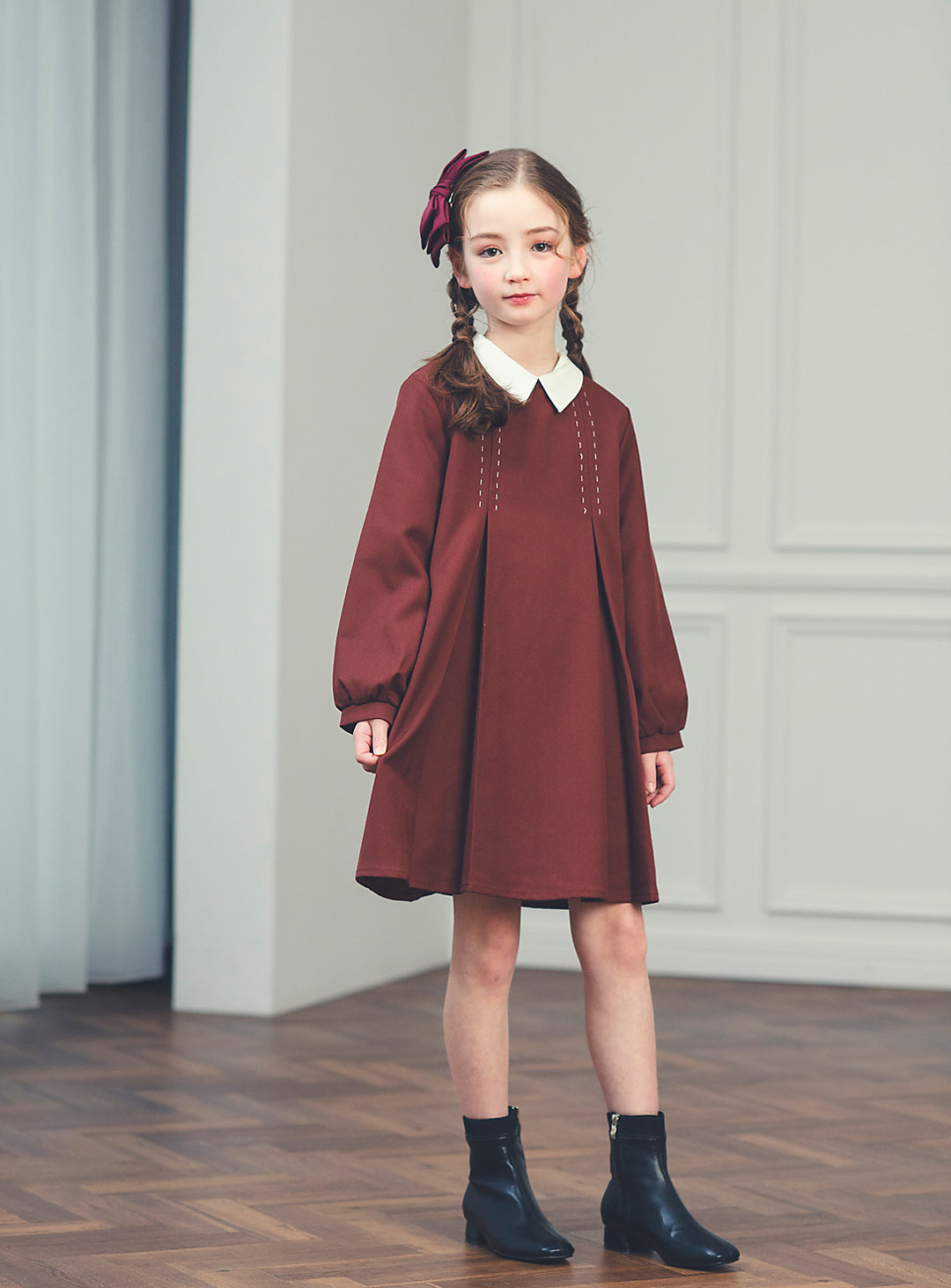 K10005 - バイカラーステッチブラウンレッドプリーツワンピース