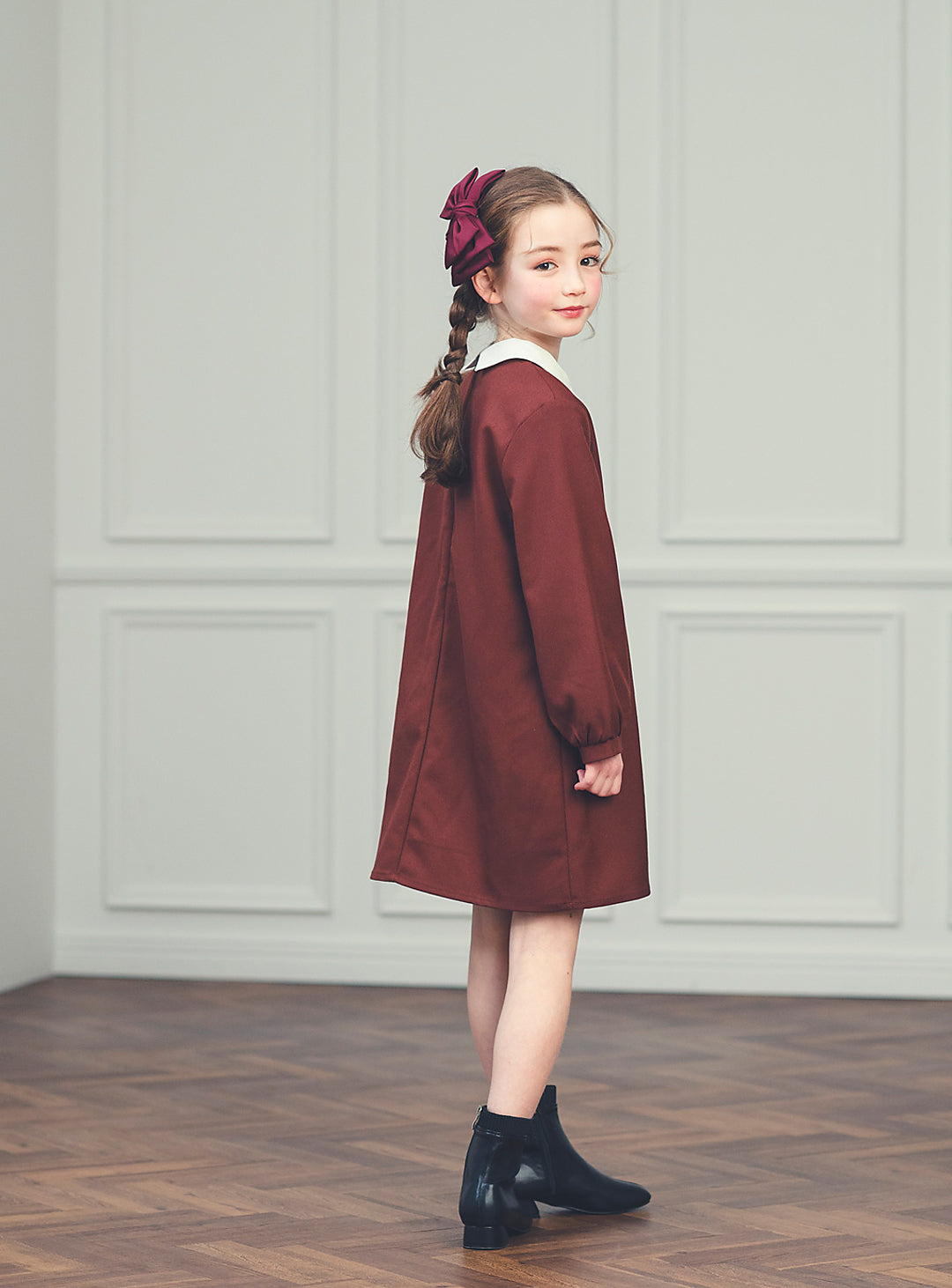 K10005 - バイカラーステッチブラウンレッドプリーツワンピース