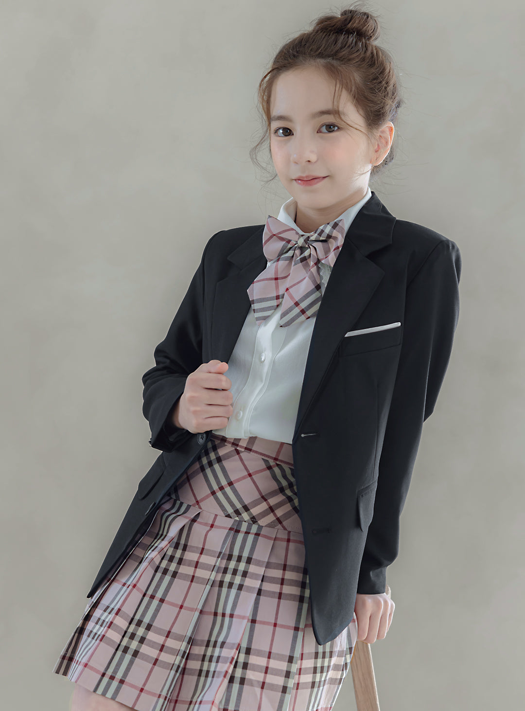 オリヴィアブラックシングルジャケットピンクチェックスカート3ピースセット(ジャケット、スカート、リボンタイ)