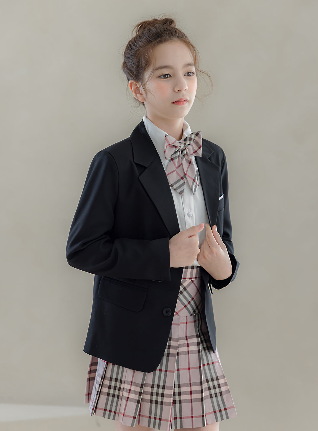 オリヴィアブラックシングルジャケットピンクチェックスカート3ピースセット(ジャケット、スカート、リボンタイ)