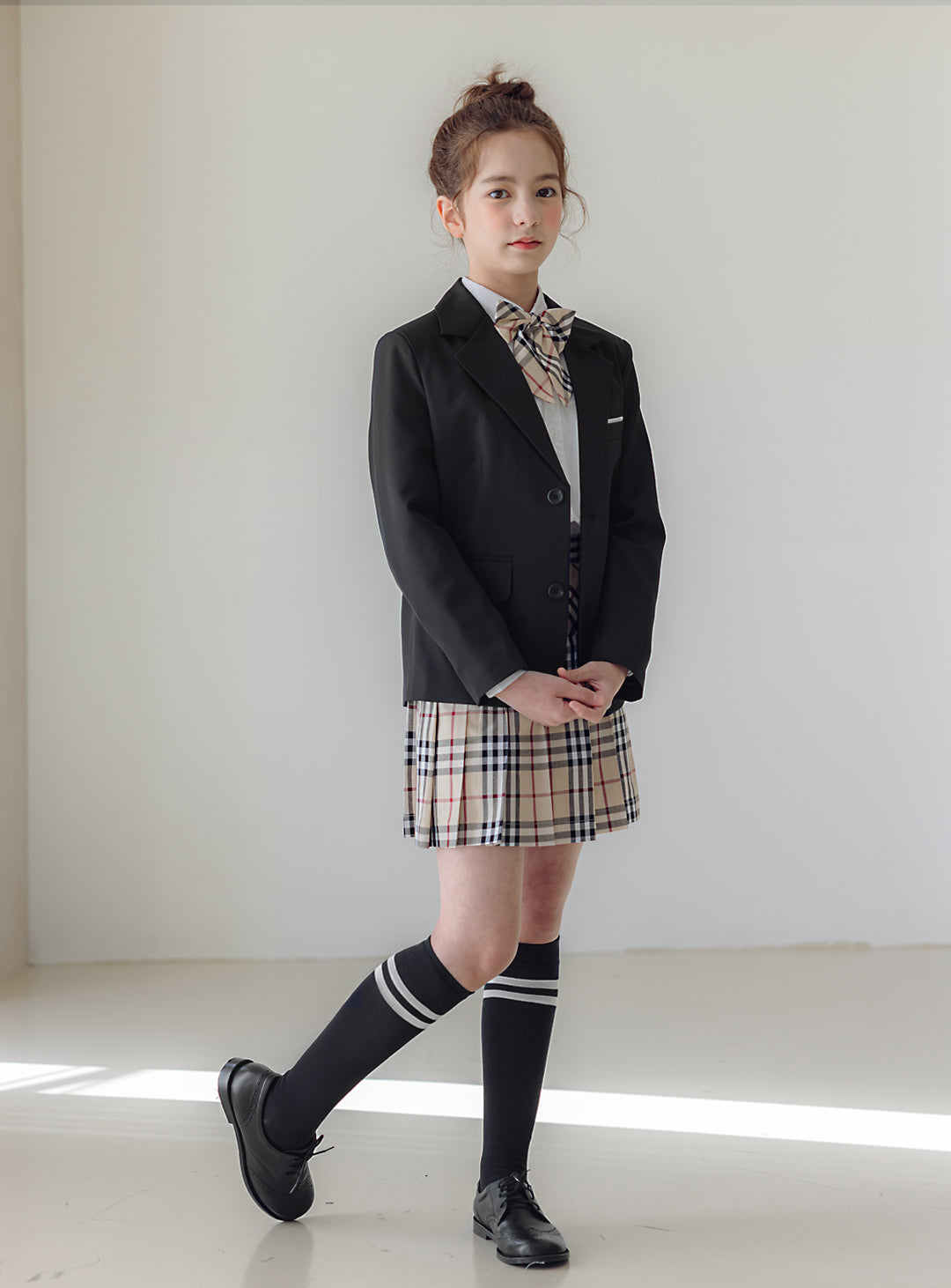 オリヴィアブラックシングルジャケットベージュチェックスカート3ピースセット(ジャケット、スカート、リボンタイ)