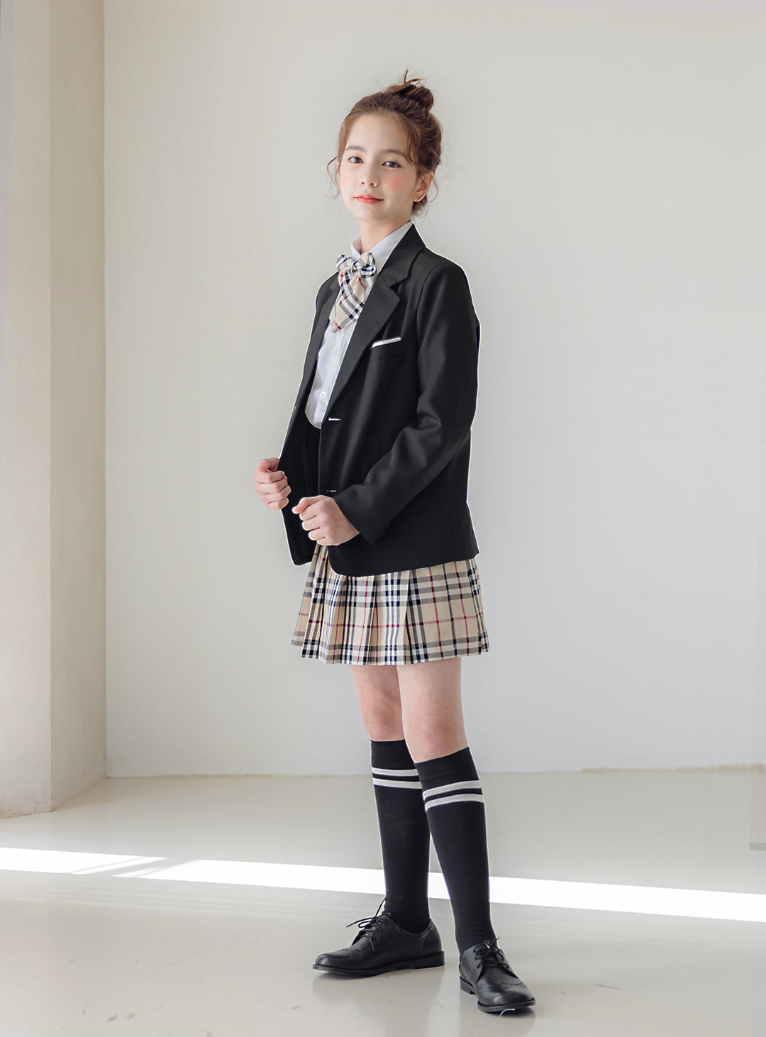 オリヴィアブラックシングルジャケットベージュチェックスカート3ピースセット(ジャケット、スカート、リボンタイ)