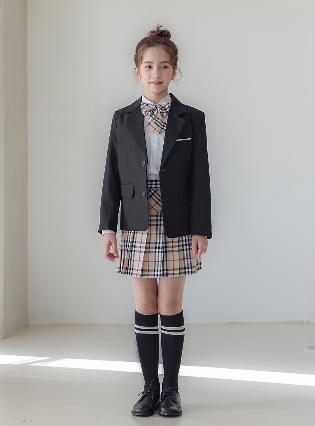 オリヴィアブラックシングルジャケットベージュチェックスカート3ピースセット(ジャケット、スカート、リボンタイ)