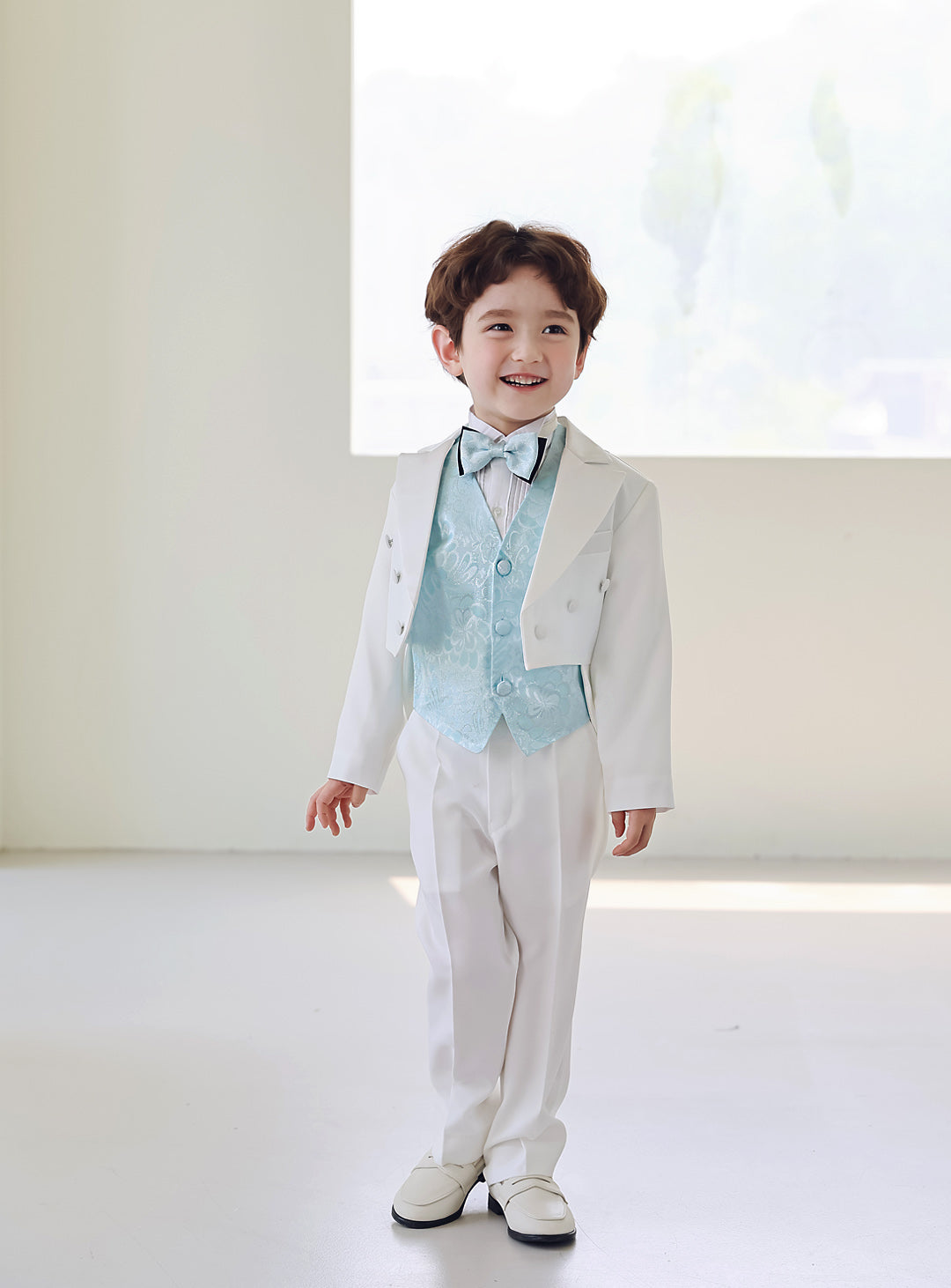 ホワイト燕尾服スカイブルーベスト4ピースセット(燕尾服上下+ベスト+タイ)