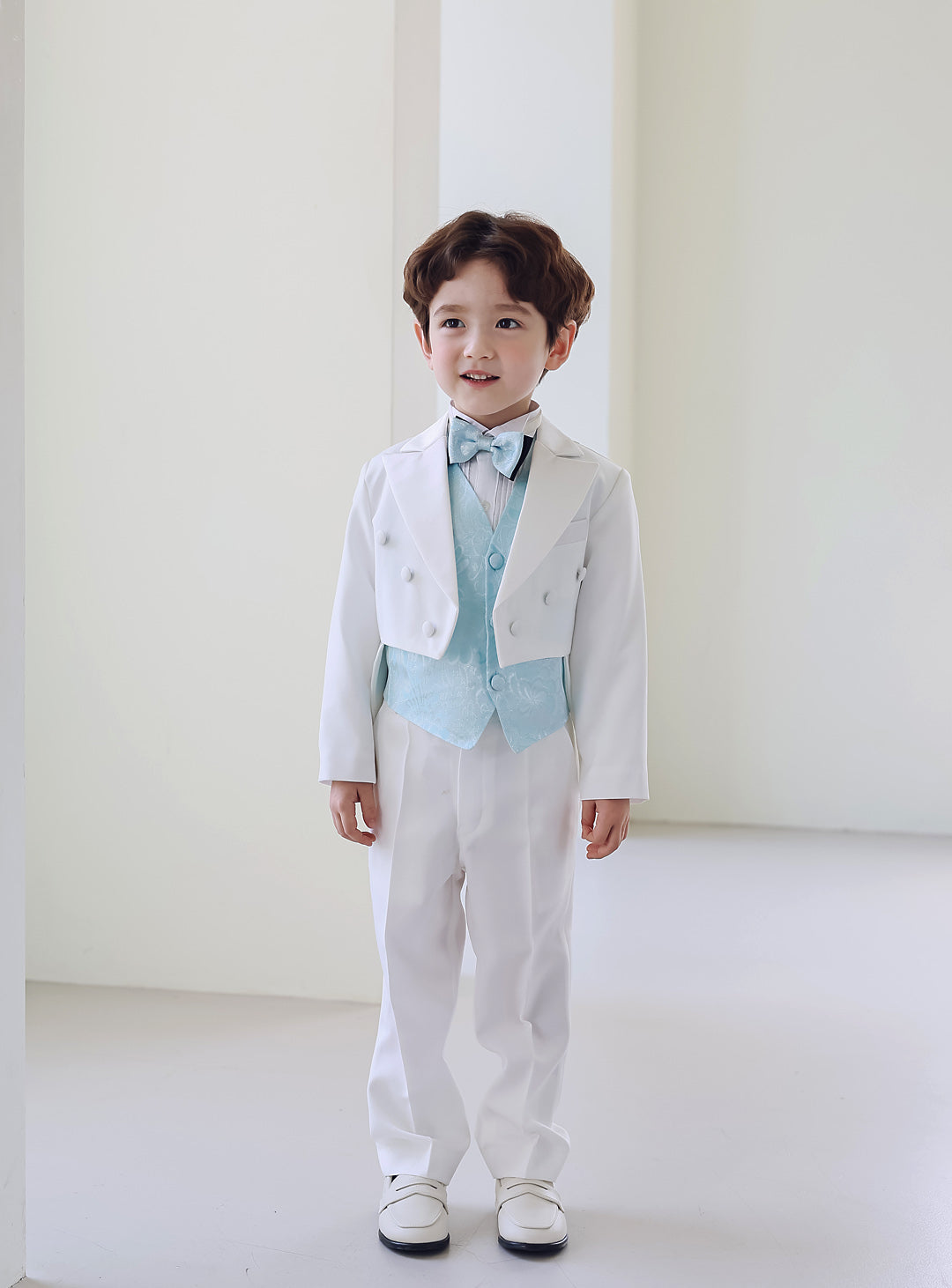 ホワイト燕尾服スカイブルーベスト4ピースセット(燕尾服上下+ベスト+タイ)