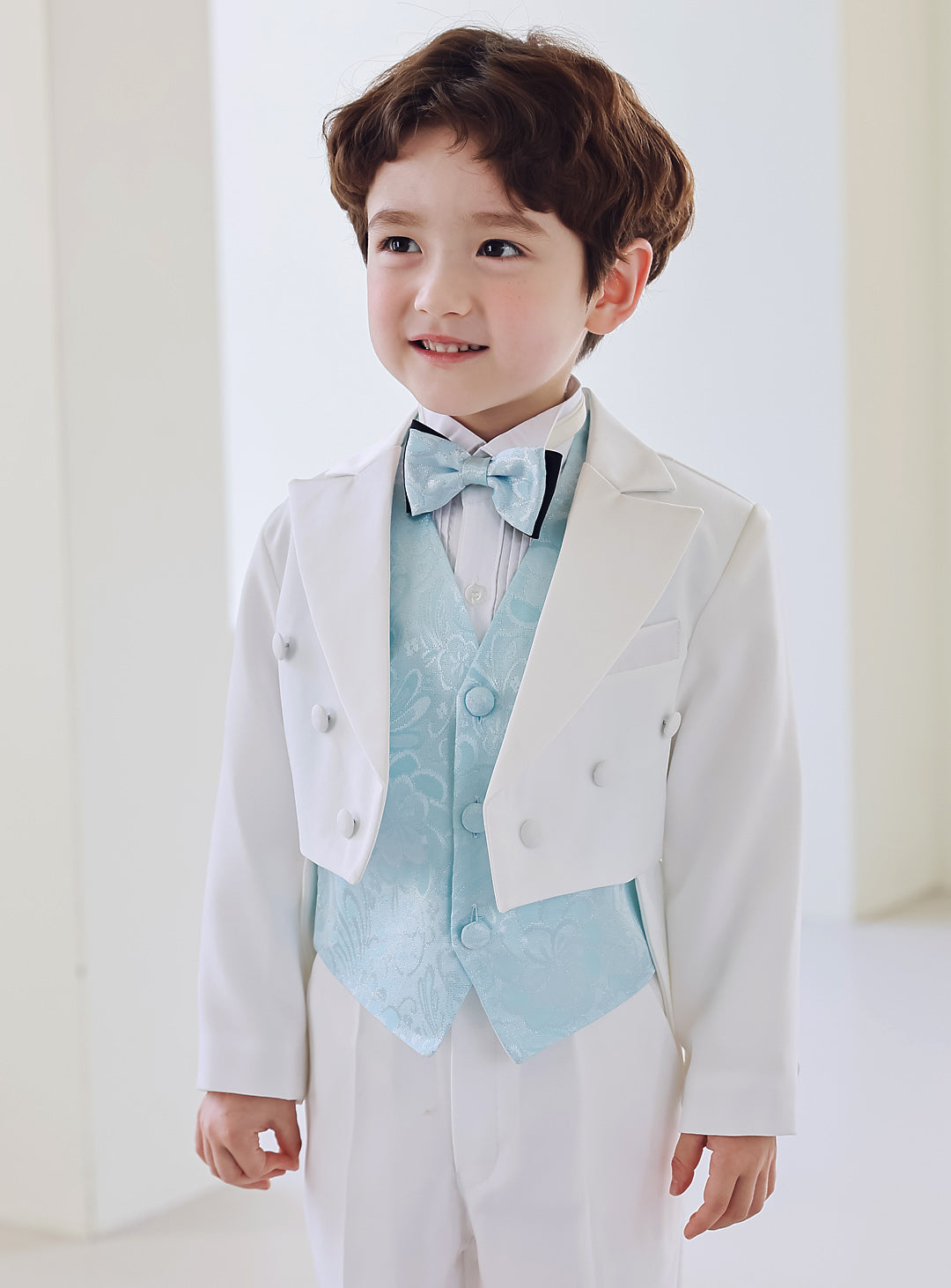 ホワイト燕尾服スカイブルーベスト4ピースセット(燕尾服上下+ベスト+タイ)