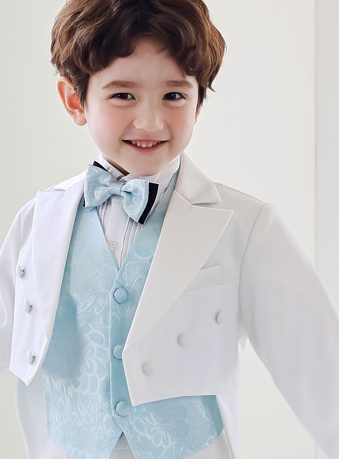 ホワイト燕尾服スカイブルーベスト4ピースセット(燕尾服上下+ベスト+タイ)