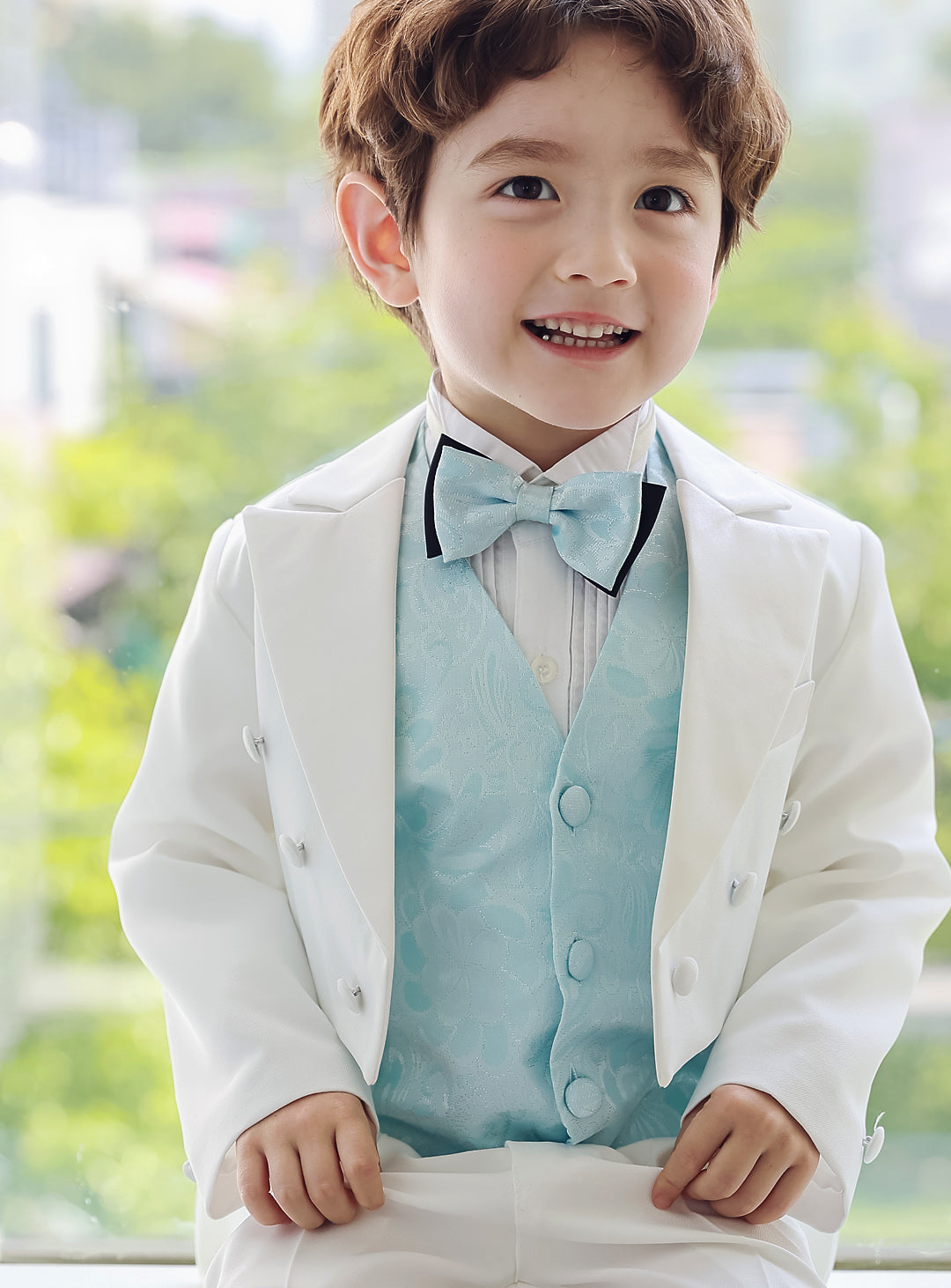 ホワイト燕尾服スカイブルーベスト4ピースセット(燕尾服上下+ベスト+タイ)