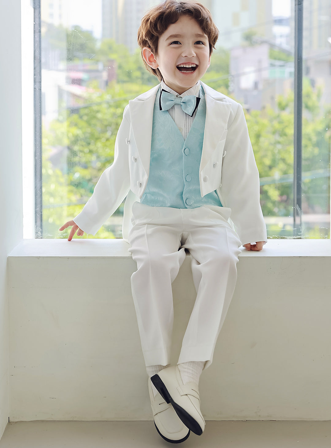 ホワイト燕尾服スカイブルーベスト4ピースセット(燕尾服上下+ベスト+タイ)