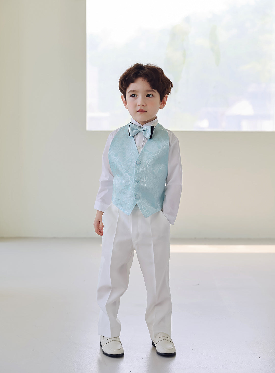 ホワイト燕尾服スカイブルーベスト4ピースセット(燕尾服上下+ベスト+タイ)