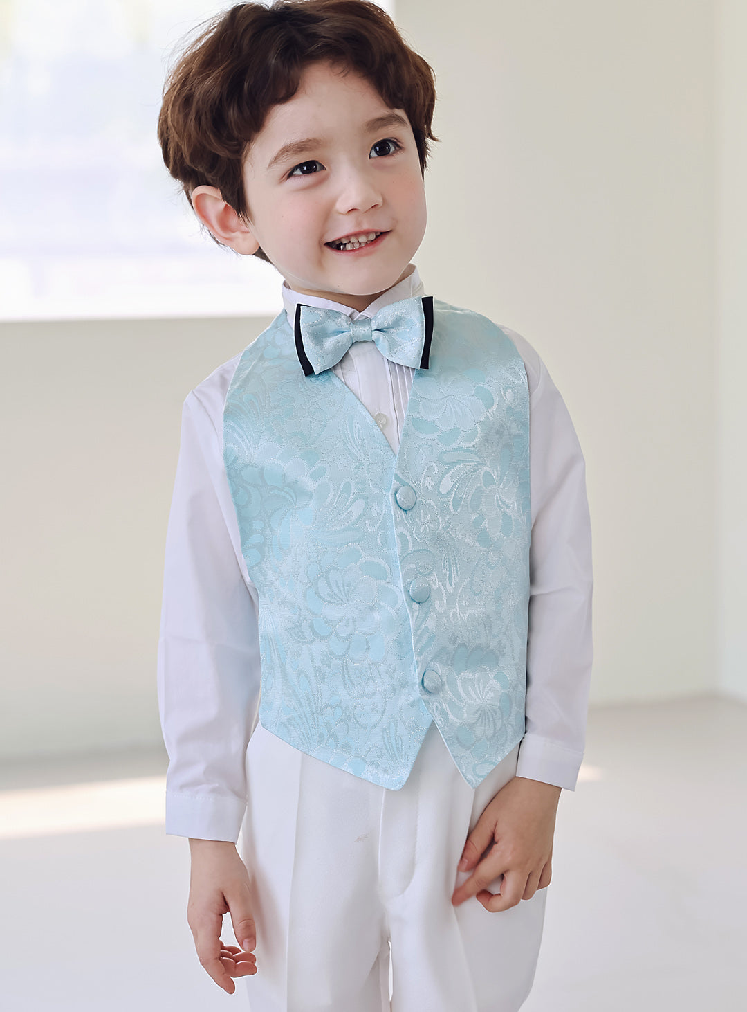 ホワイト燕尾服スカイブルーベスト4ピースセット(燕尾服上下+ベスト+タイ)