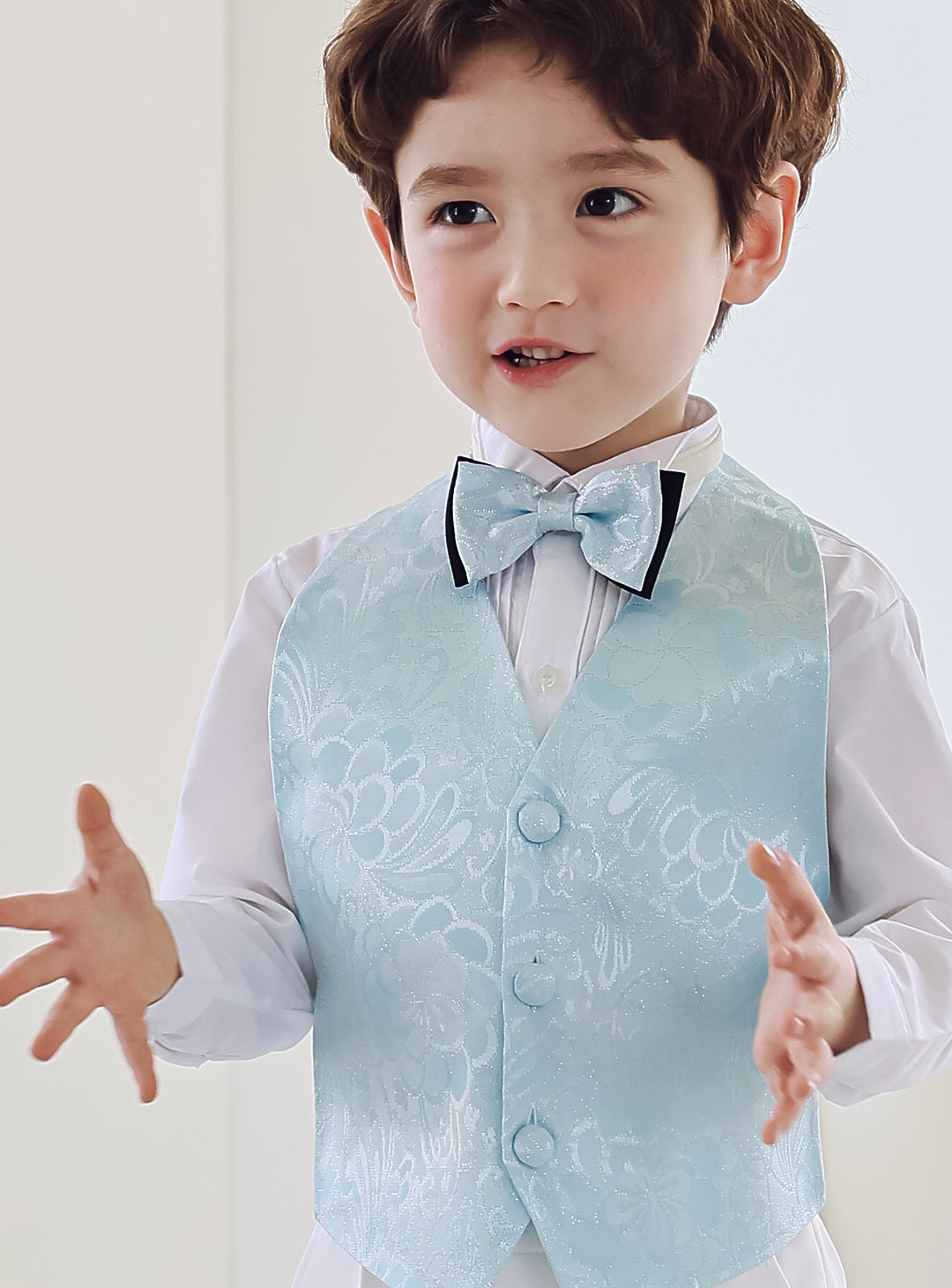 ホワイト燕尾服スカイブルーベスト4ピースセット(燕尾服上下+ベスト+タイ)