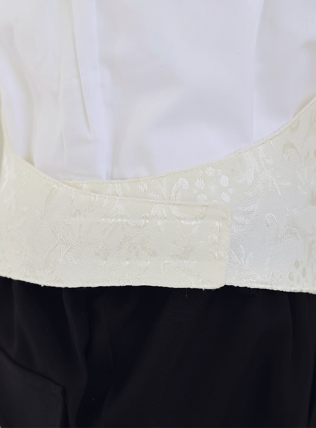 ブラック燕尾服アイボリーベスト4ピースセット(燕尾服上下+ベスト+タイ)