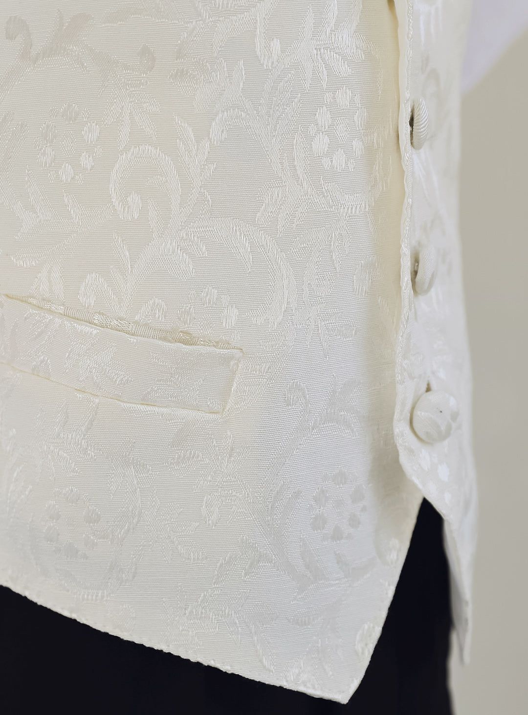 ベーシックホワイトタキシードアイボリーベスト4ピースセット(タキシード上下+ベスト+タイ)