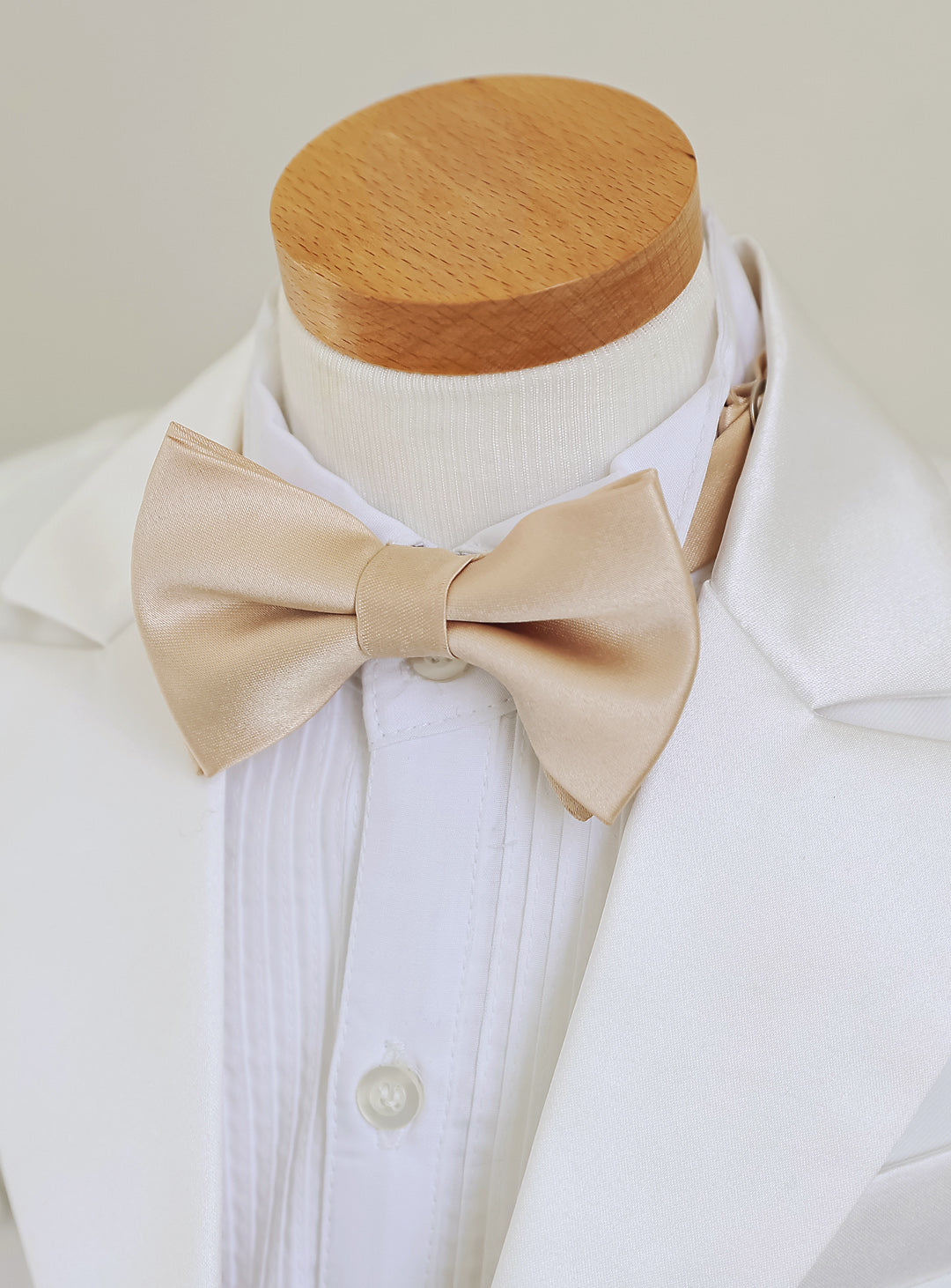 白色尾衣褡裢四件套(上下两件尾衣+褡裢+领带)