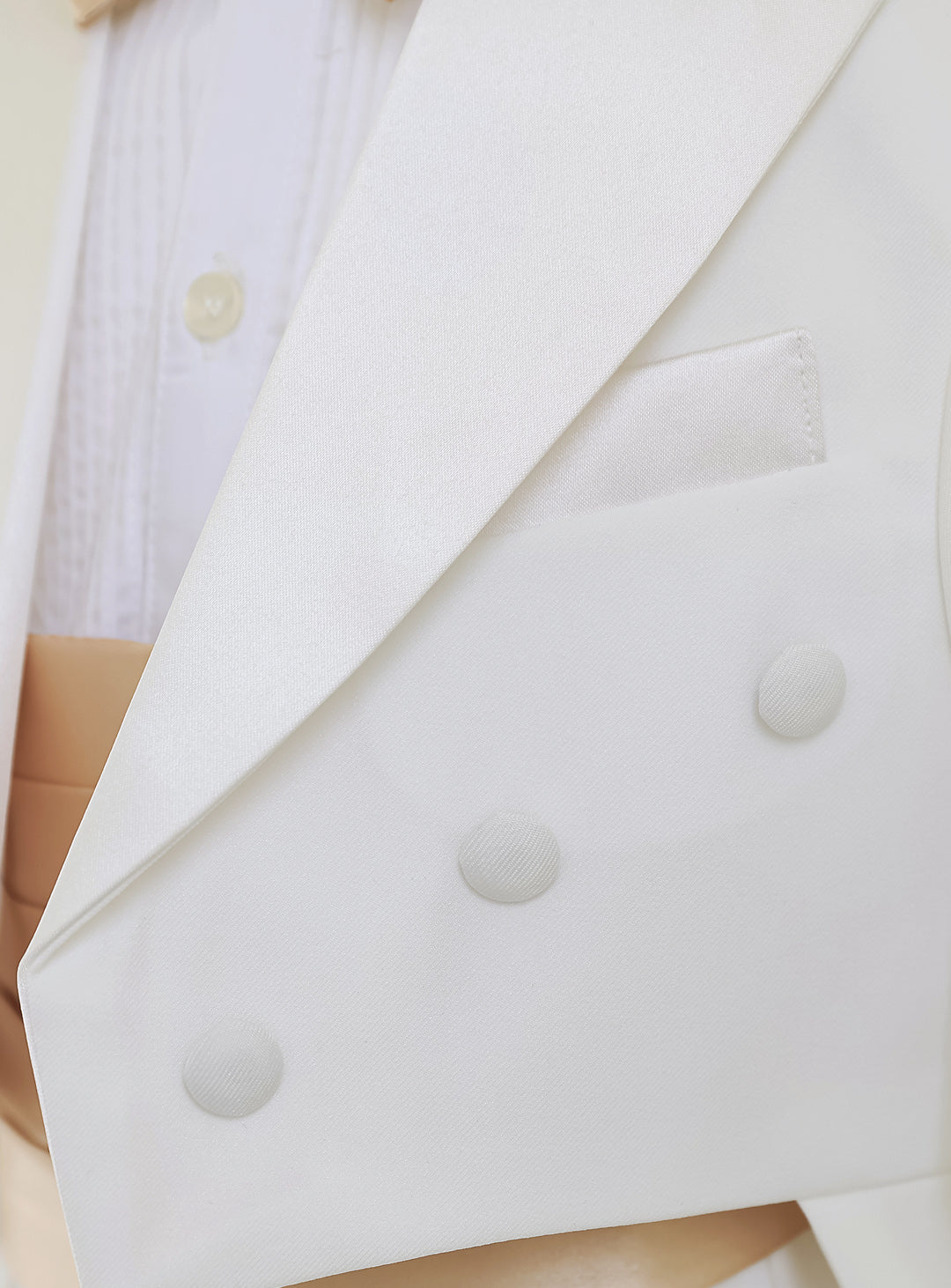 白色尾衣褡裢四件套(上下两件尾衣+褡裢+领带)