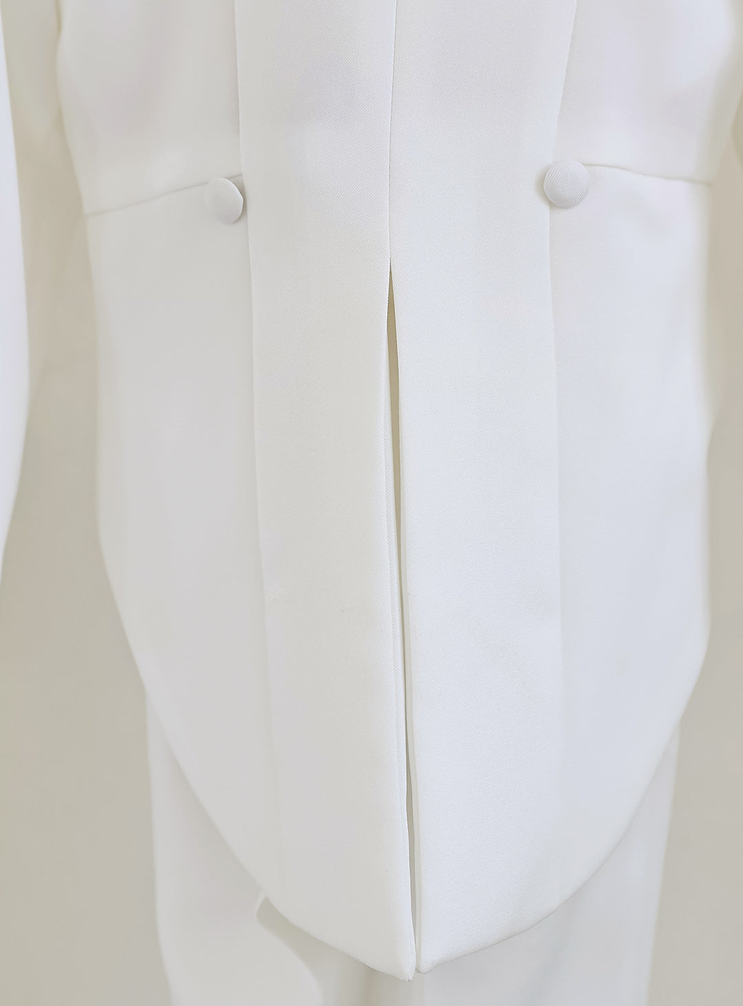 白色尾衣褡裢四件套(上下两件尾衣+褡裢+领带)