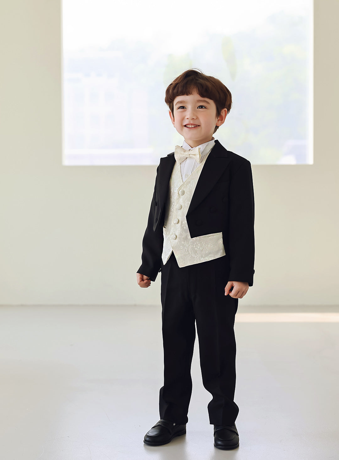 子供スーツ|子供スーツならブラック燕尾服アイボリーベスト4ピース 