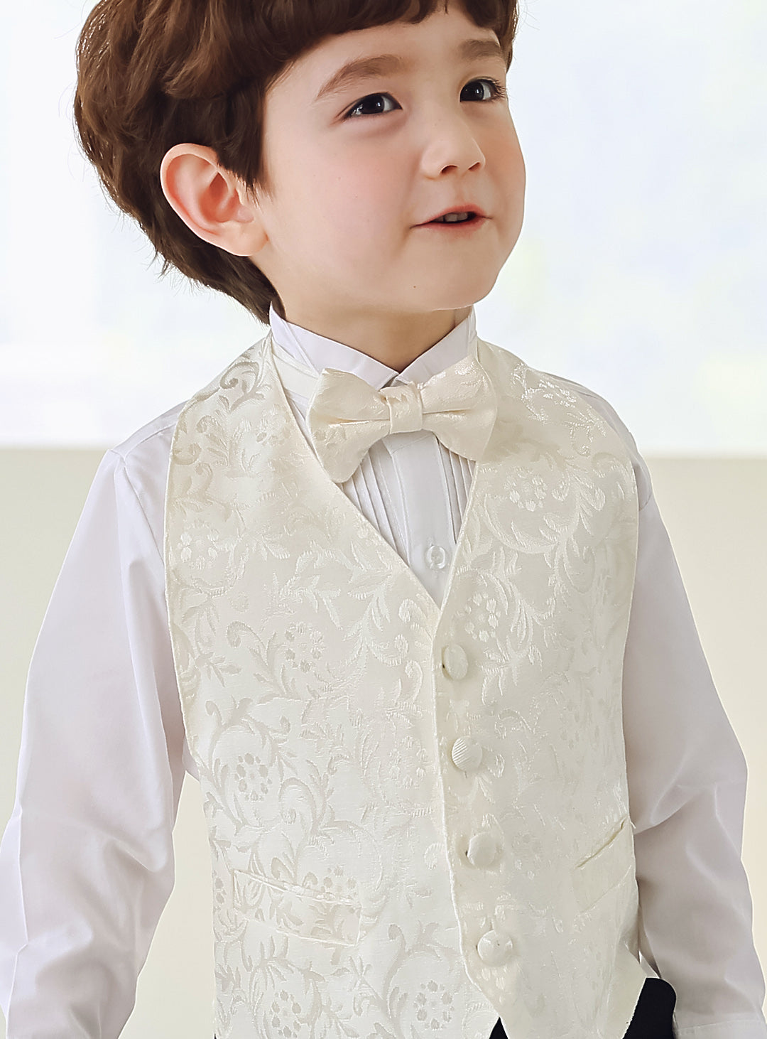 ブラック燕尾服アイボリーベスト4ピースセット(燕尾服上下+ベスト+タイ)