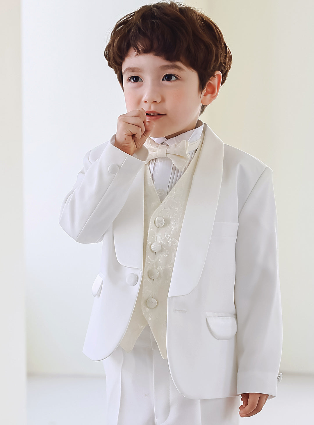 ベーシックホワイトタキシードアイボリーベスト4ピースセット(タキシード上下+ベスト+タイ)