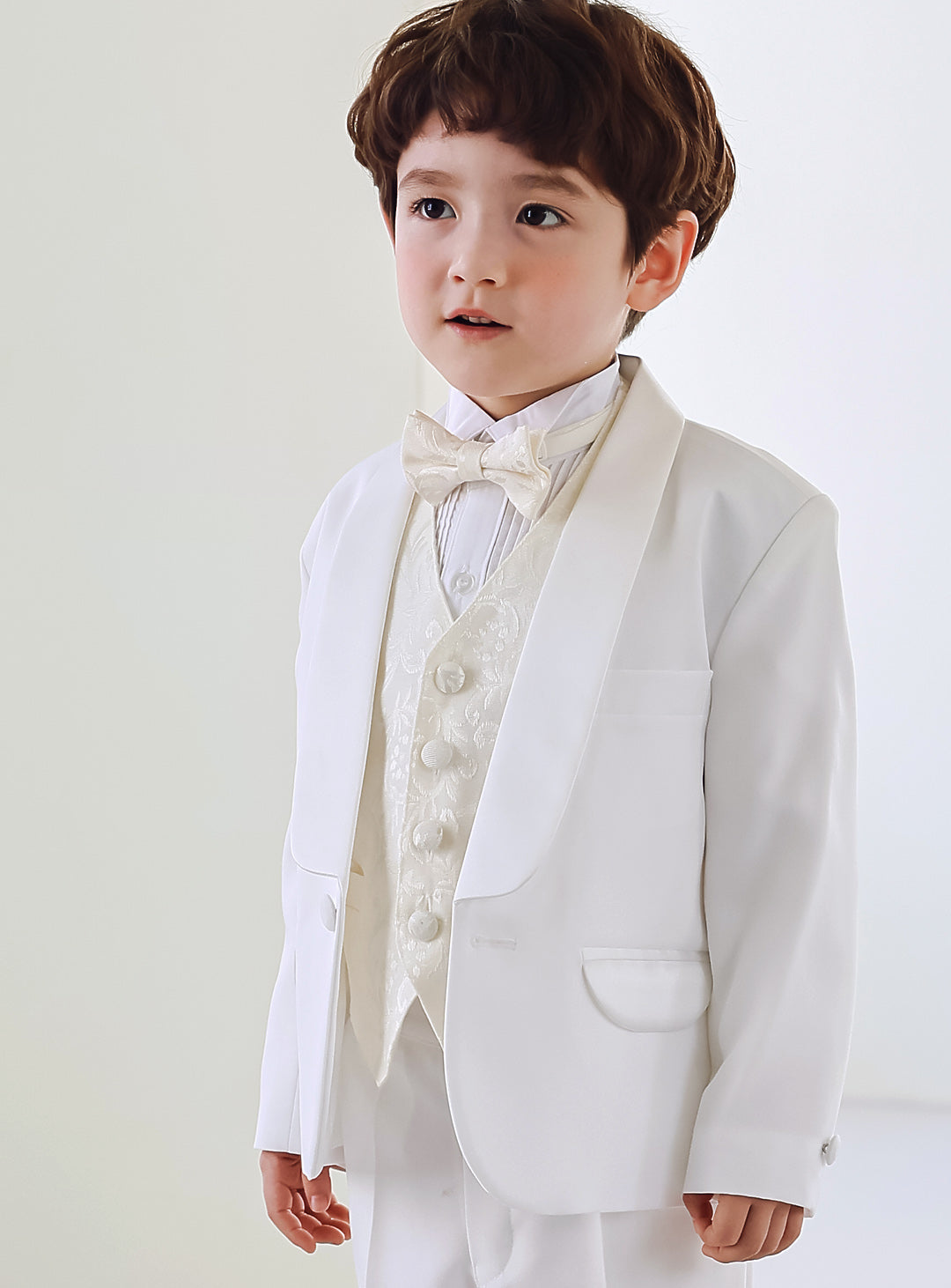 ベーシックホワイトタキシードアイボリーベスト4ピースセット(タキシード上下+ベスト+タイ)