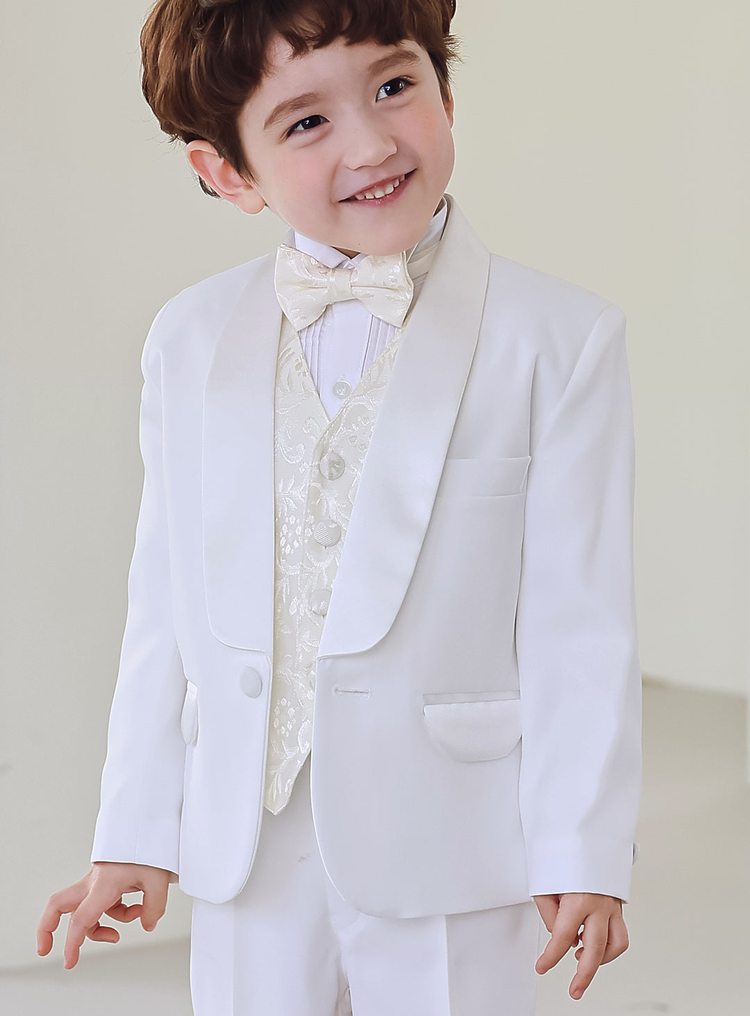 ベーシックホワイトタキシードアイボリーベスト4ピースセット(タキシード上下+ベスト+タイ)