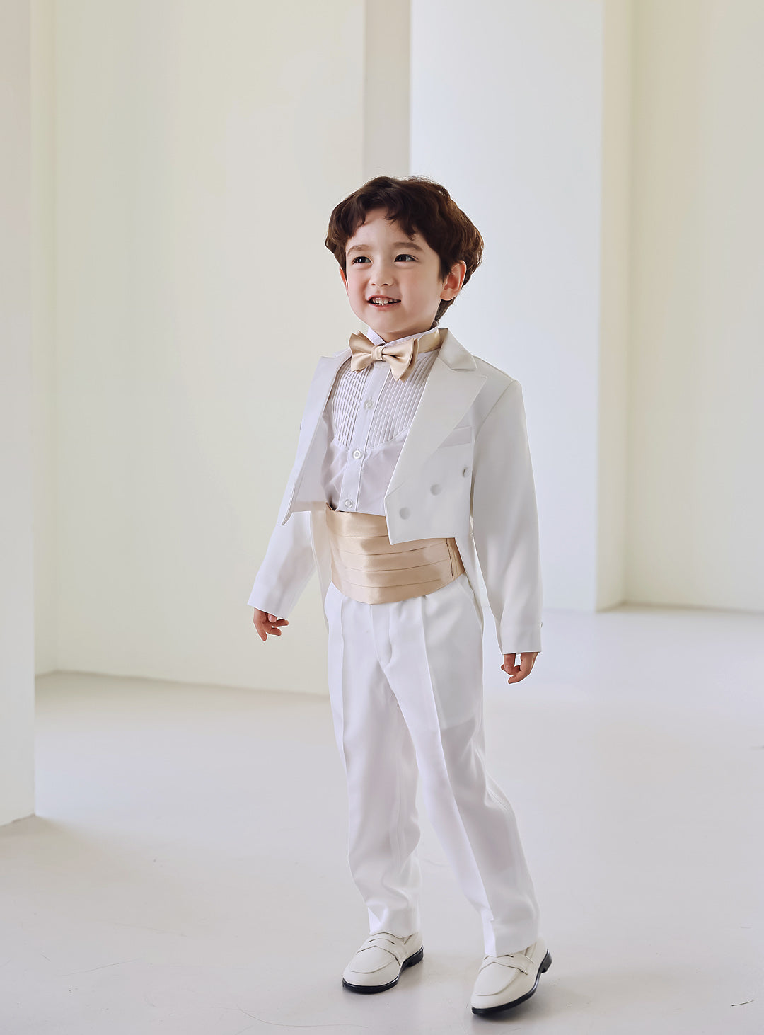 白色尾衣褡裢四件套(上下两件尾衣+褡裢+领带)