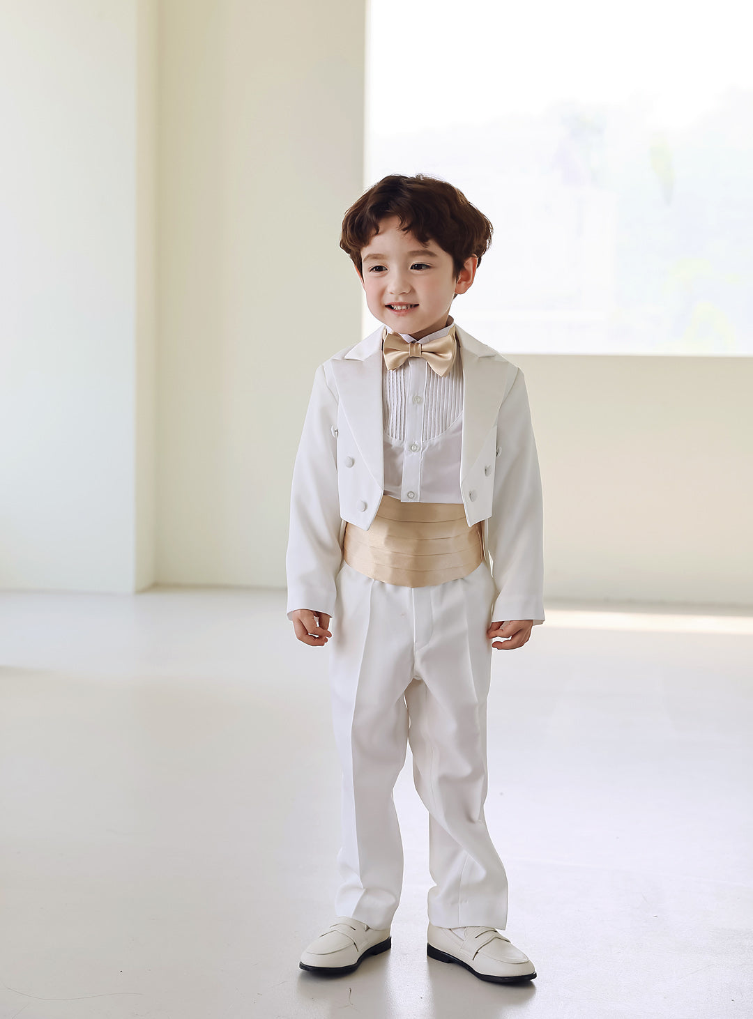 白色尾衣褡裢四件套(上下两件尾衣+褡裢+领带)