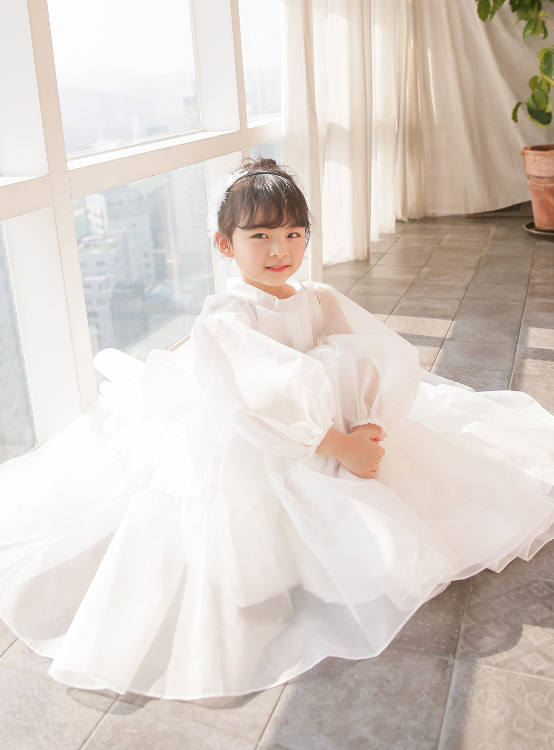 子供ドレス発表会・結婚式・おしゃれなDRESCCOのミューズフルフレアロングドレス(ホワイト)の画像4