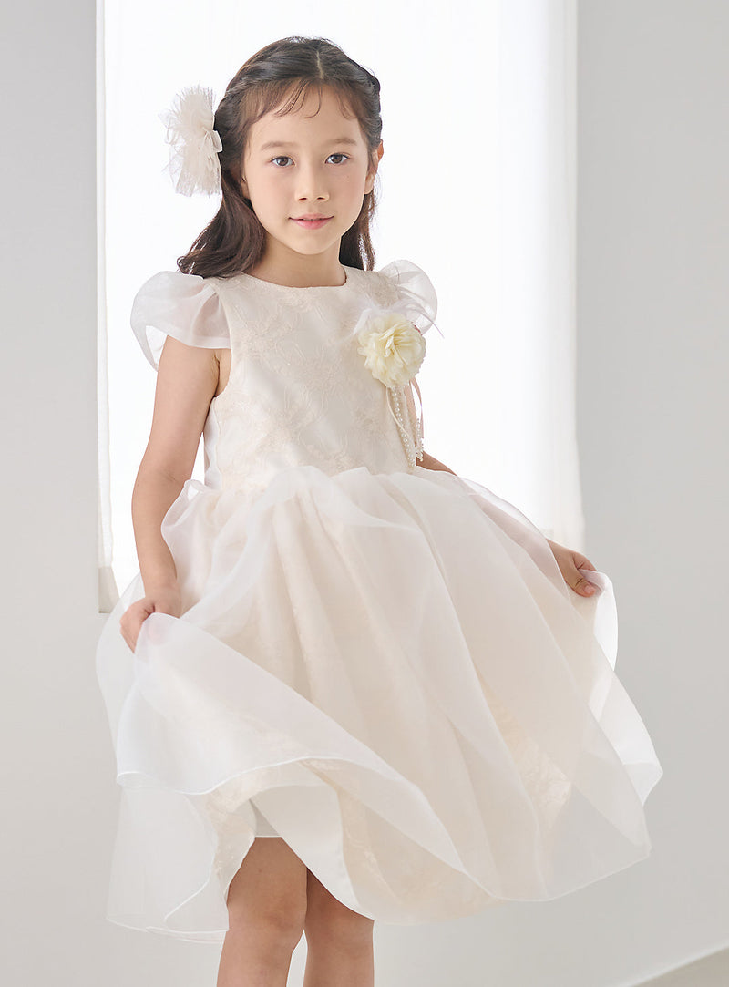 子供ドレス発表会・結婚式・おしゃれなDRESCCOのヒュペリオンフラワーコサージュ刺繍アイボリードレスの画像12