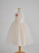 子供ドレス発表会・結婚式・おしゃれなDRESCCOのヒュペリオンフラワーコサージュ刺繍アイボリードレスの画像20