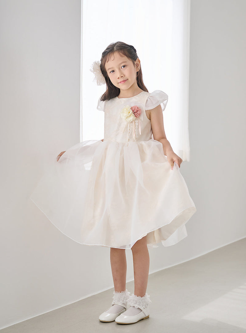 子供ドレス発表会・結婚式・おしゃれなDRESCCOのヒュペリオンフラワーコサージュ刺繍アイボリードレスの画像2